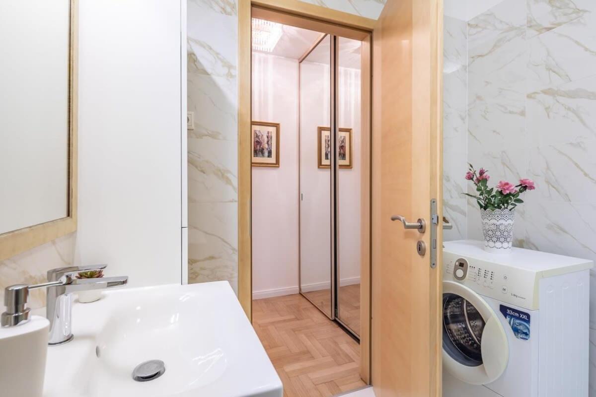 Homey Apartment With Ac And Balcony 布达佩斯 外观 照片
