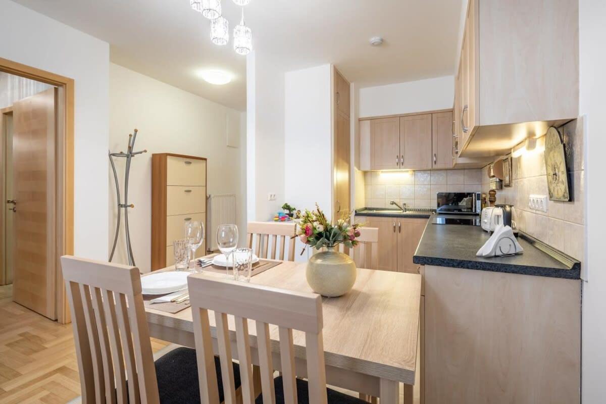 Homey Apartment With Ac And Balcony 布达佩斯 外观 照片