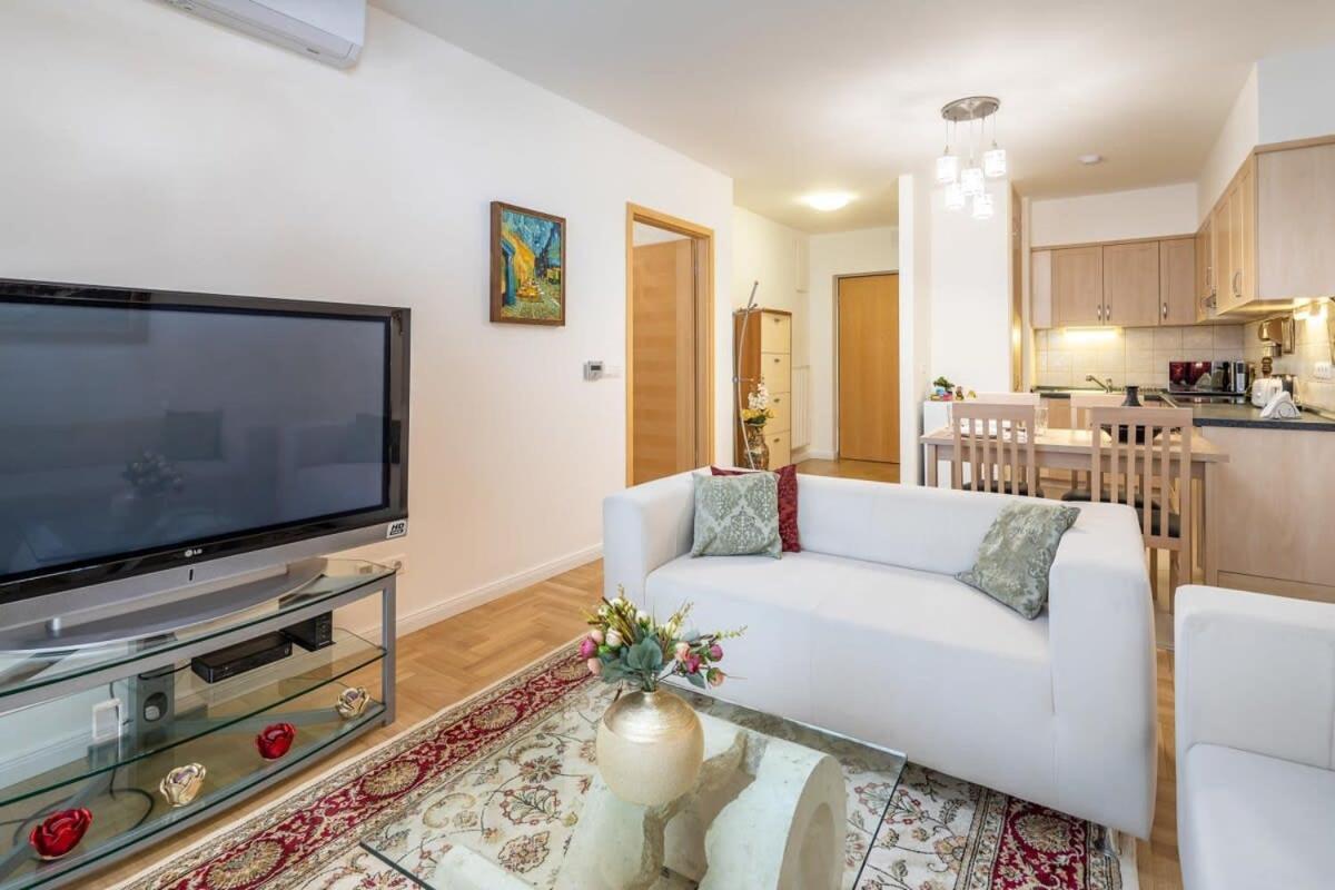 Homey Apartment With Ac And Balcony 布达佩斯 外观 照片