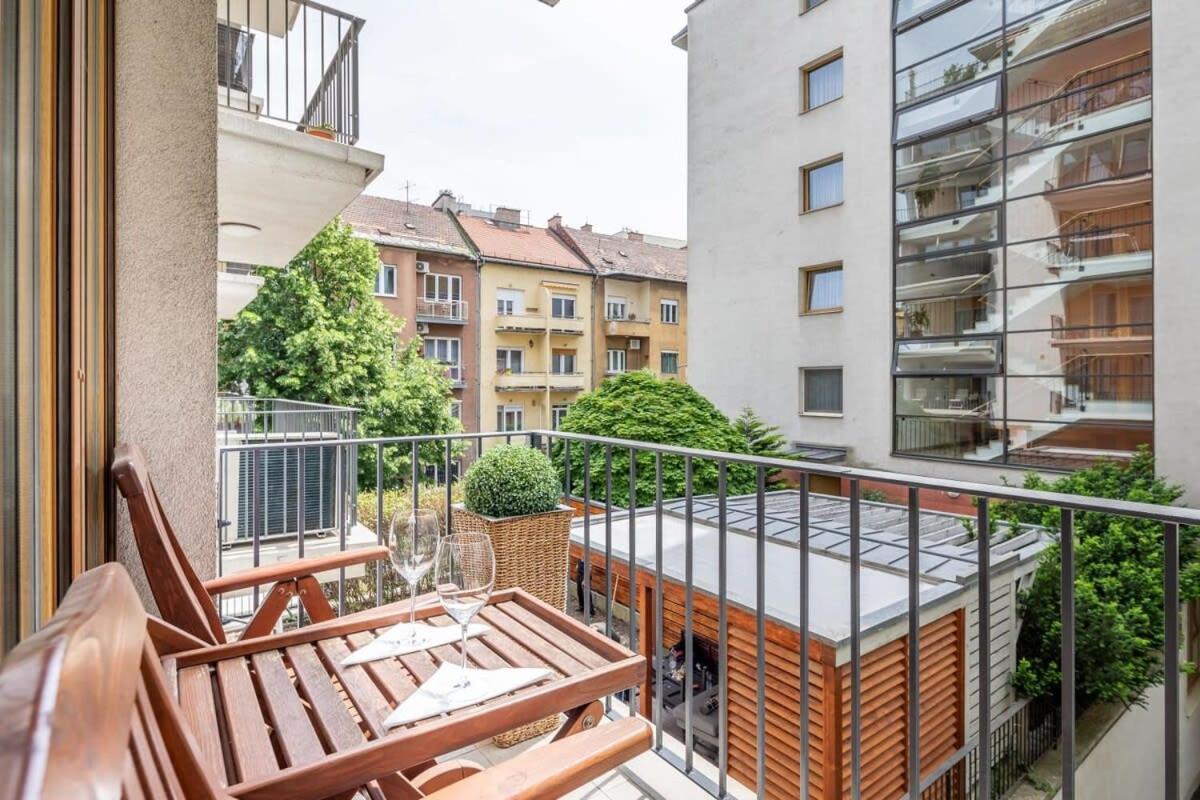 Homey Apartment With Ac And Balcony 布达佩斯 外观 照片